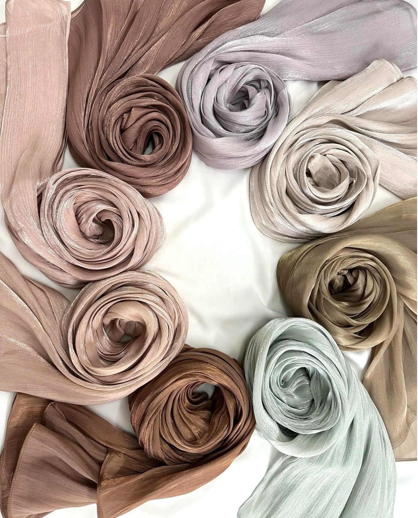 Crepe wrinkle metallic satin shawl. Matt base.